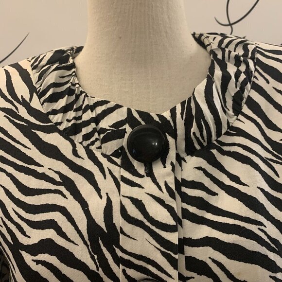 Chapter One. Size 4?? (M). Lined Zebra Print 3/4 Sleeve Jacket. Button up    B45 - Picture 2 of 6